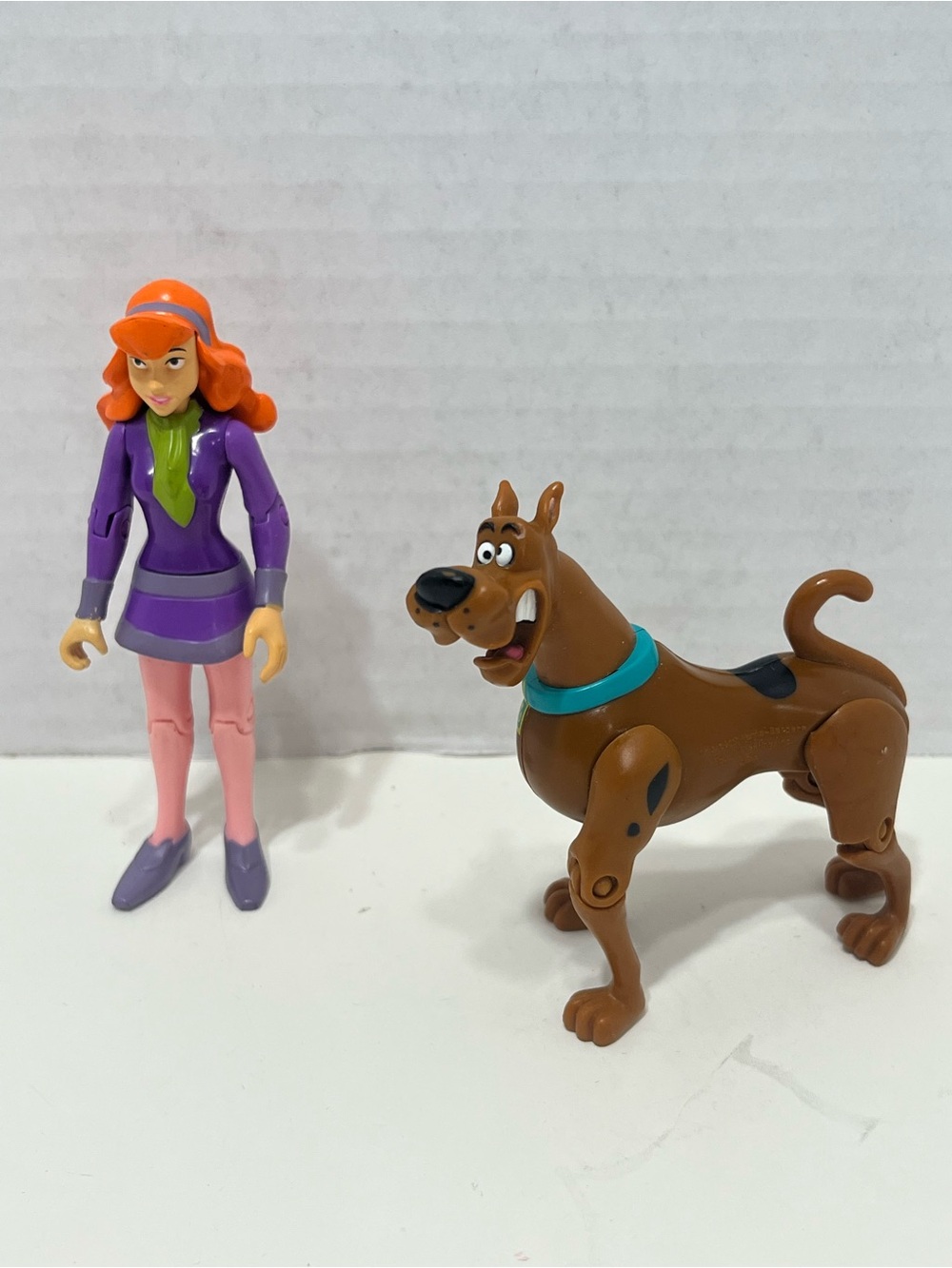 SCOOBY DOO Daphne and Scooby figures